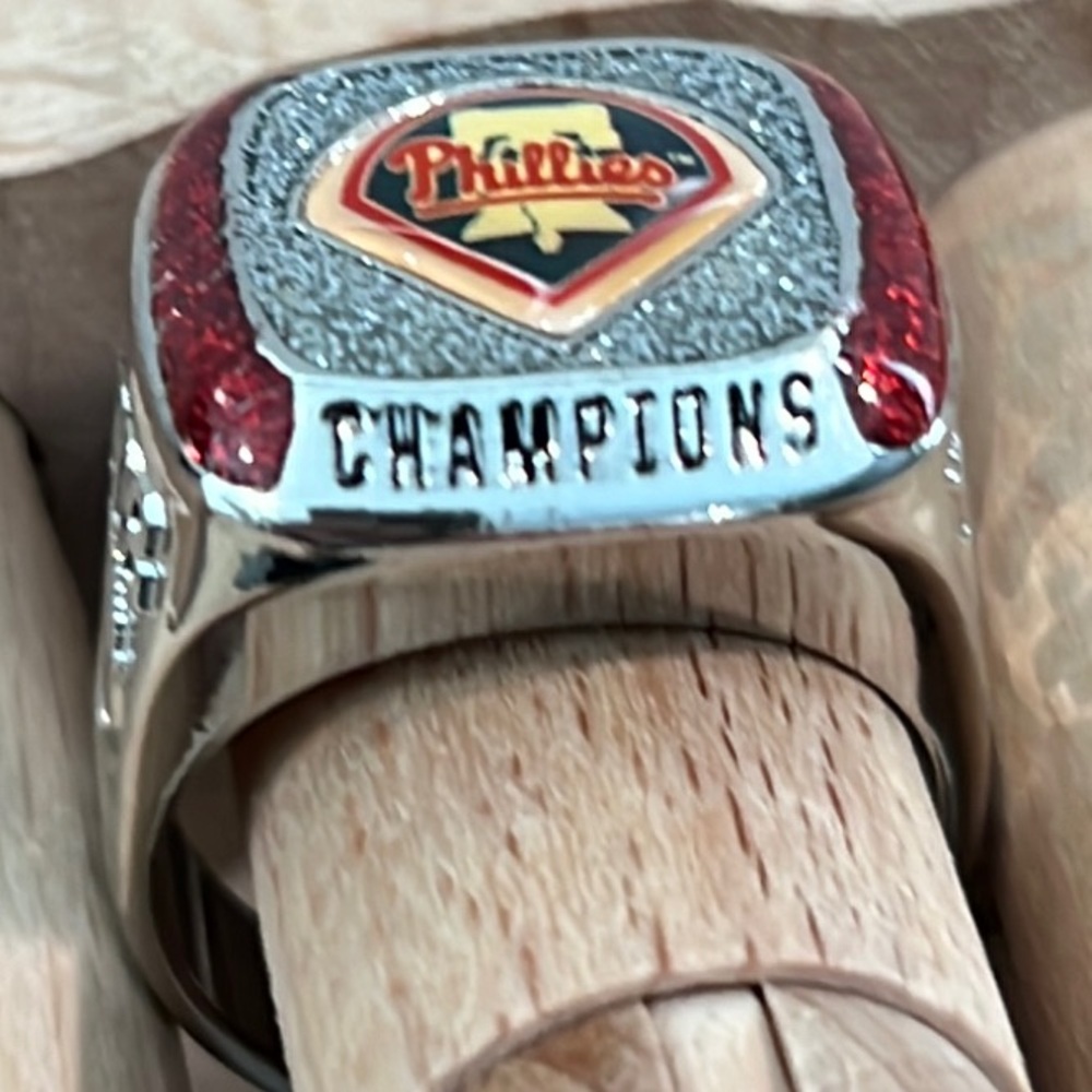 Philadelphia Phillies Commemorative 2008 World Series Champions Ring - Picture 5 of 11